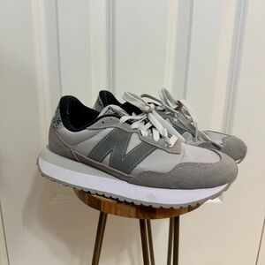 Women’s New Balance 237 Gray Sneakers Size 7